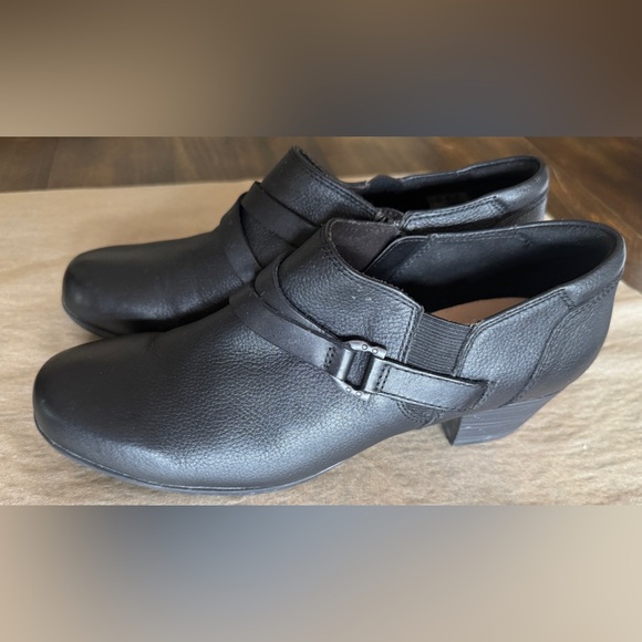 CLARKS Women’s Low Ankle Leather Heel Boots - Black - Size 41 EU / 9.5 US - Picture 5 of 16